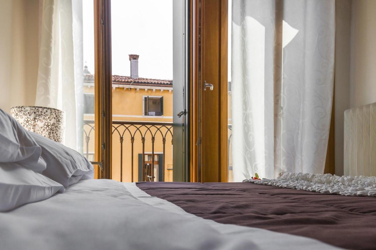 Accademia Charm Apartments By Wonderful Italy Veneţia Exterior foto