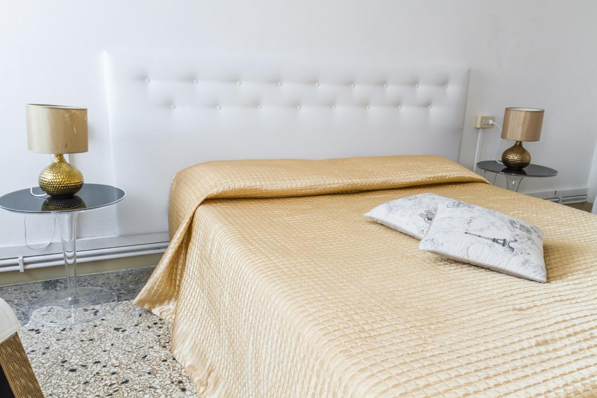 Accademia Charm Apartments By Wonderful Italy Veneţia Exterior foto
